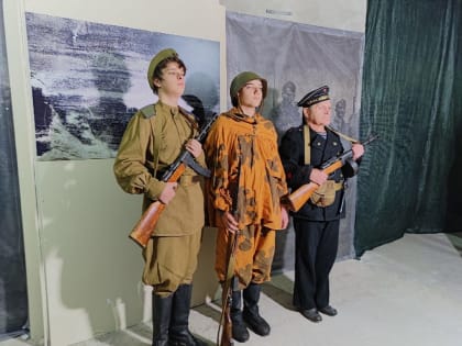 «Воспрянь же, в мертвый погруженный сон, подземной цитадели гарнизон!..» И. Сельвинский