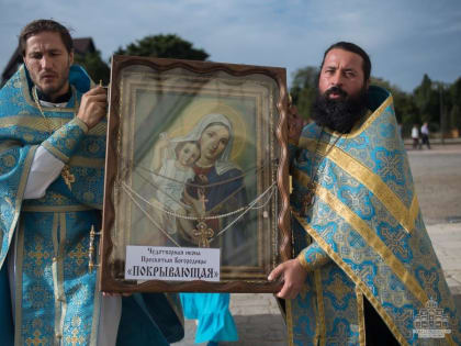 По благословению Его Блаженства, Блаженнейшего Онуфрия, Митрополита Киевского и всея Украины, в Крыму с 1  по 30 сентября пребывает чудотворная икона Богородицы «Покрывающая»