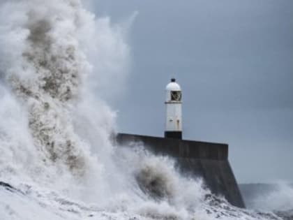 Морской экипаж Росгвардии спас туристов во время шторма