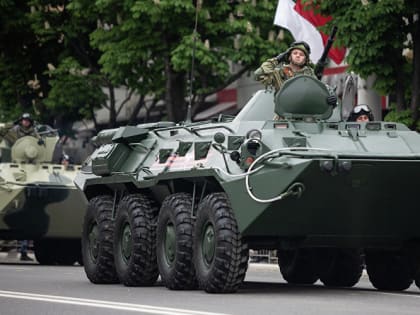 День Победы в Симферополе: военный парад, «Бессмертный полк», концерт