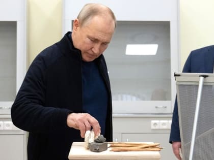 Путин поручил поддержать туристическую отрасль Крыма и Севастополя