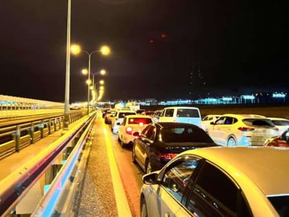 Трехкилометровая пробка на подъезде к Крымскому мосту - в чем причина