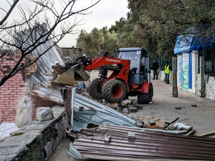 В Ялте возобновили снос незаконных капитальных строений