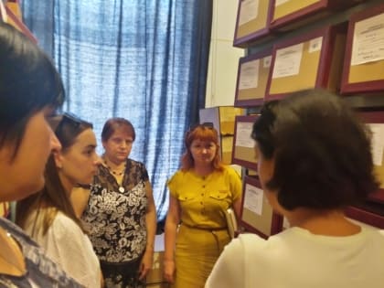 Ялтинский городской архив посетили специалисты из Запорожской области