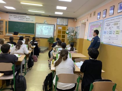 Сотрудники МЧС Судака провели открытые уроки в школах округа, посвященные гражданской обороне