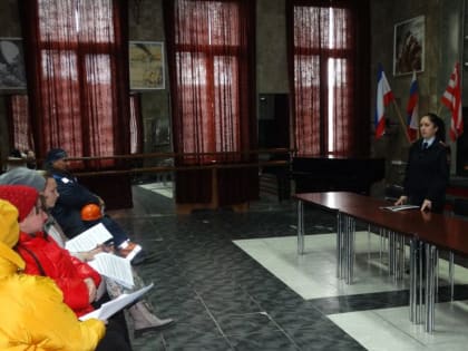 Сотрудники полиции Керчи провели профориентационную встречу с коллективом Керченского торгового порта