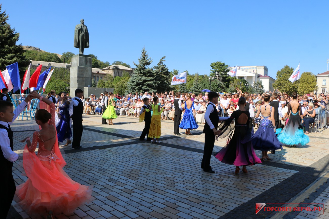 Когда день города в симферополе. День города в Керчи. День города Ялта 2022. День города Симферополь 240 лет. День города Керчь 2015.