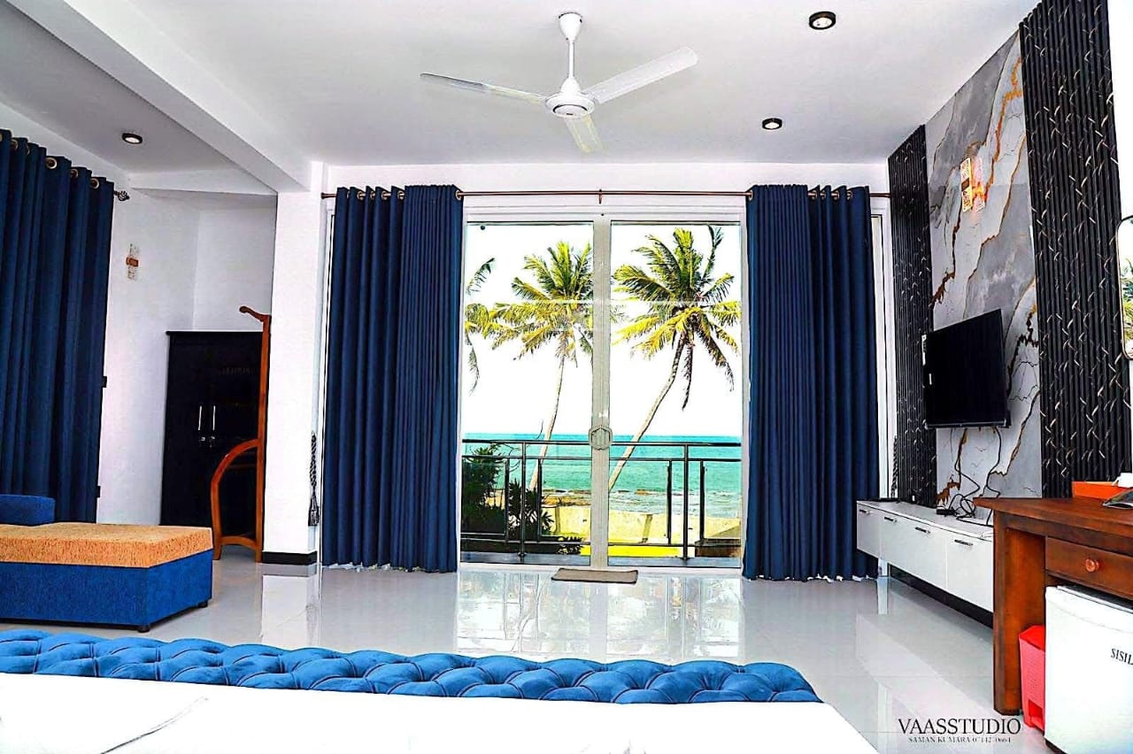 Dutch Point Negombo Beach Resort