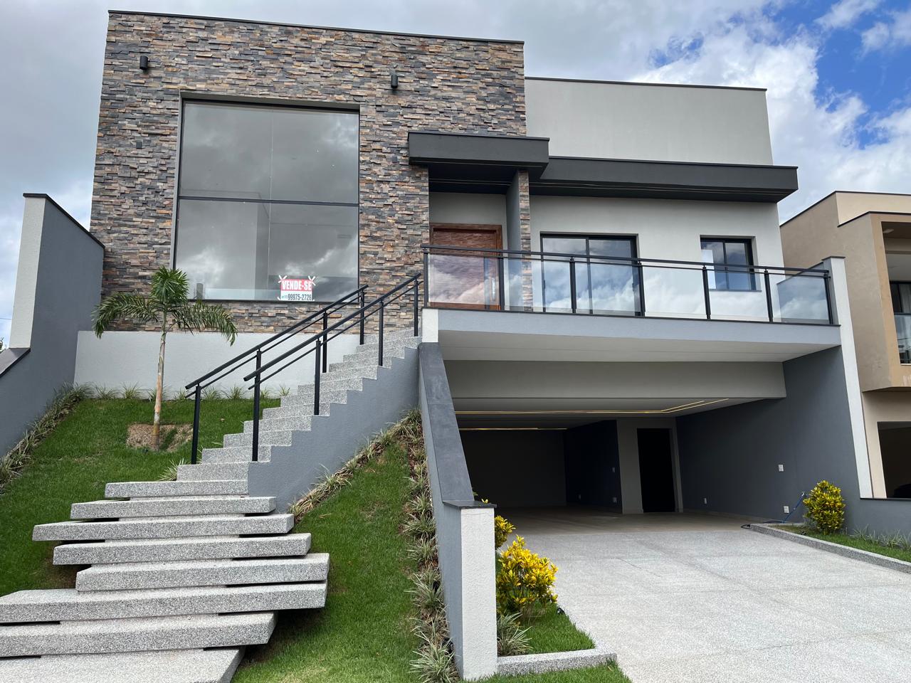 Sobrado de Alto Padrão com 3 Suítes, Home Office, Piscina, Espaço Gourmet Completo e Garagem para 7 Veículos