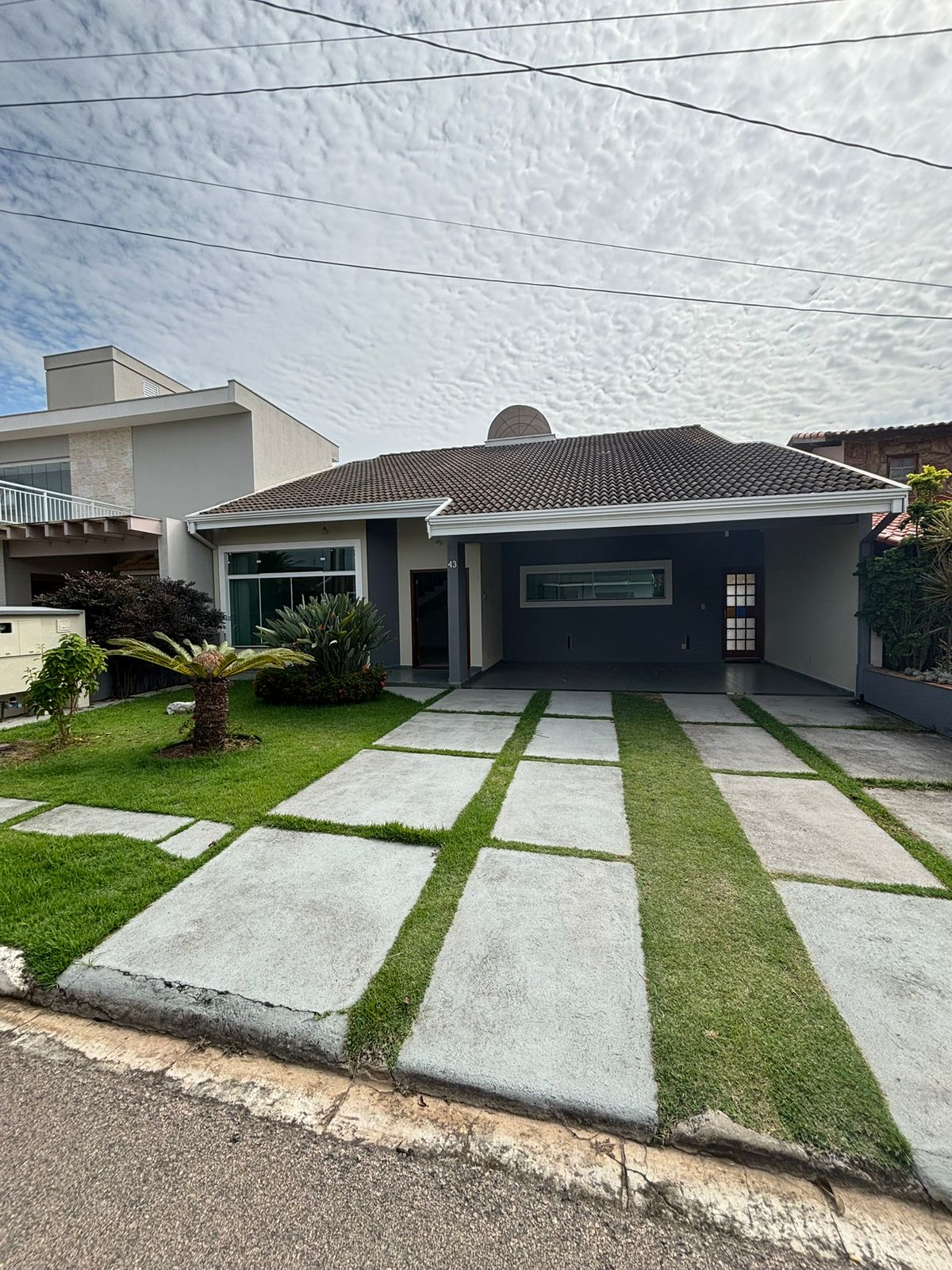 Sobrado com 3 Dormitórios, Suíte Térrea, Mezanino, Piscina e Espaço Gourmet Completo