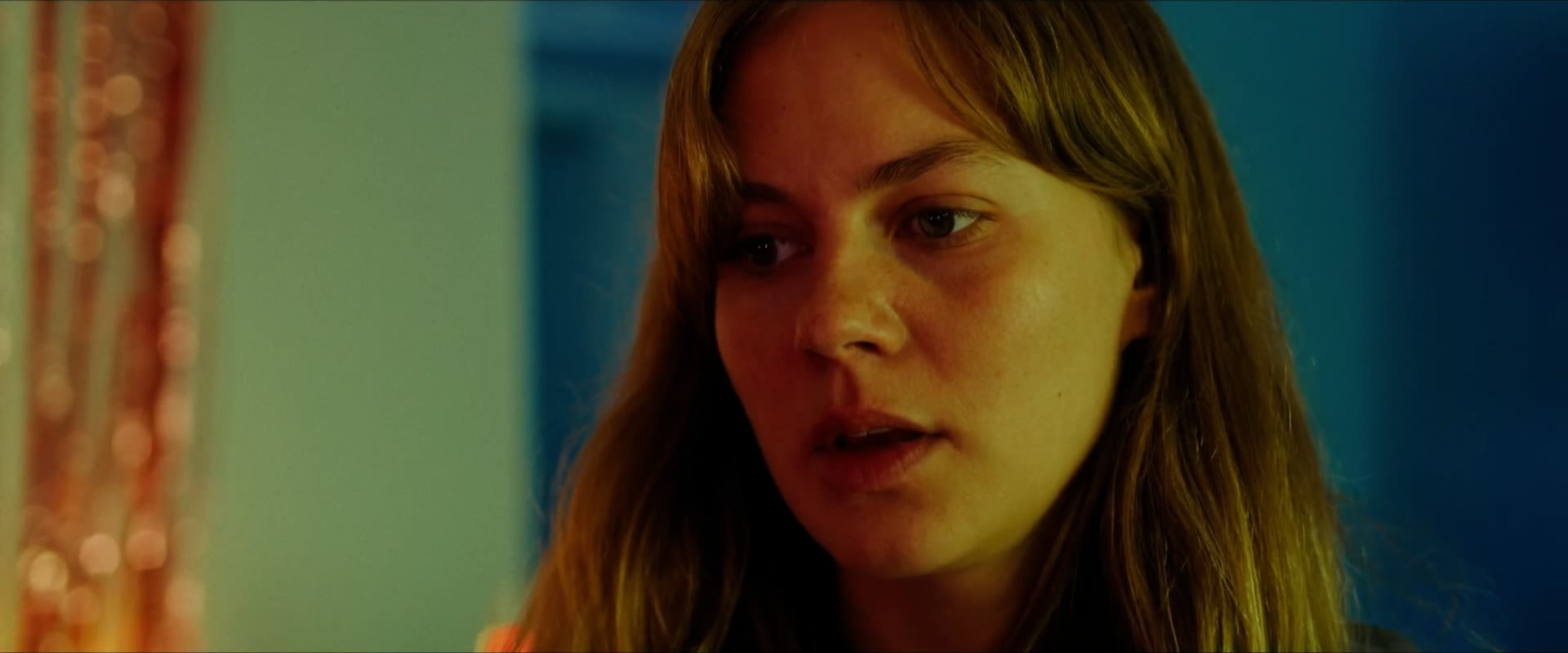 Hochwertiger Colorist für fesselndes Grading, warme Farben und stimmungsvolle Atmosphäre.