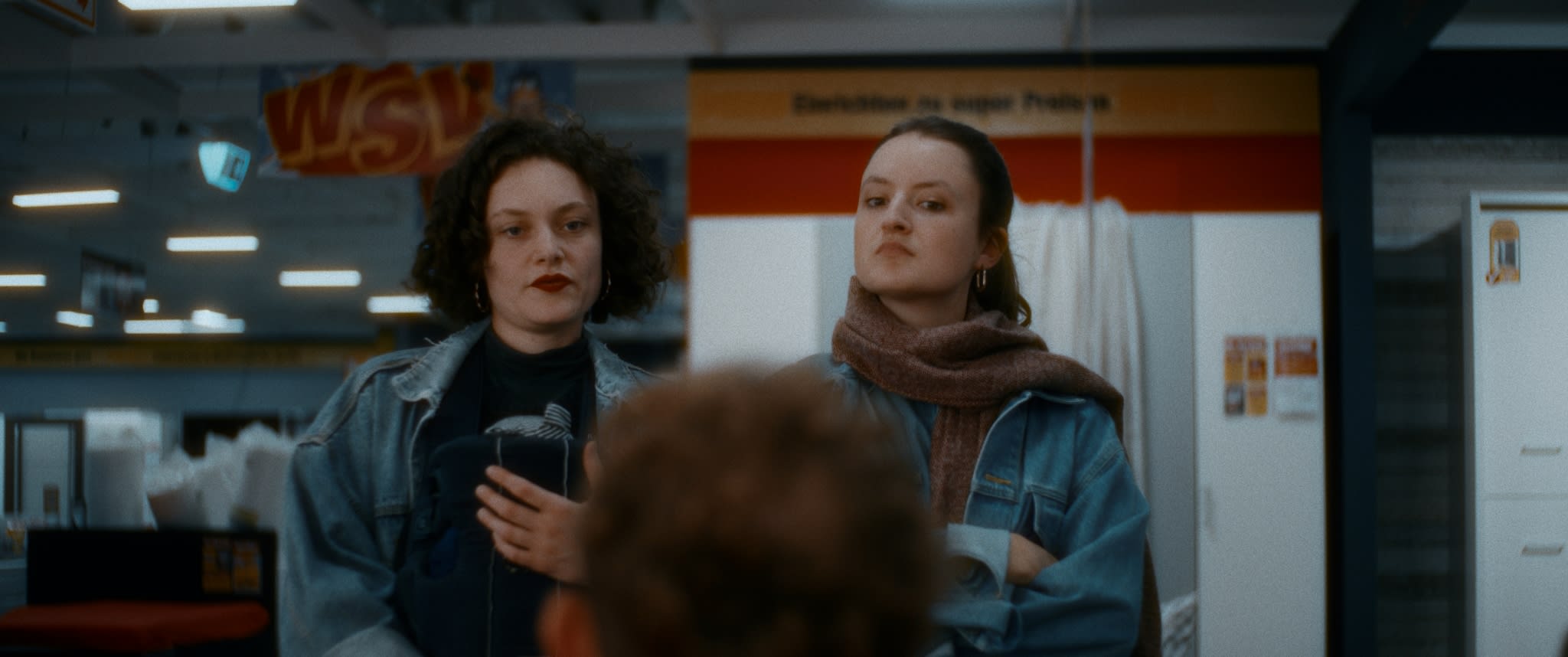 Digital colorist mit Gefühl für warme Töne und emotionale Farbkorrektur.