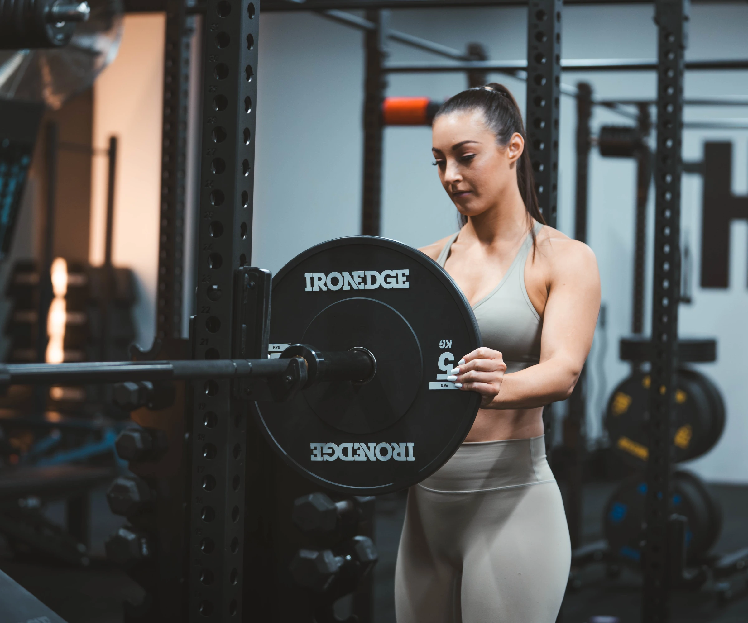 Helena Sly loading weights on to a bar