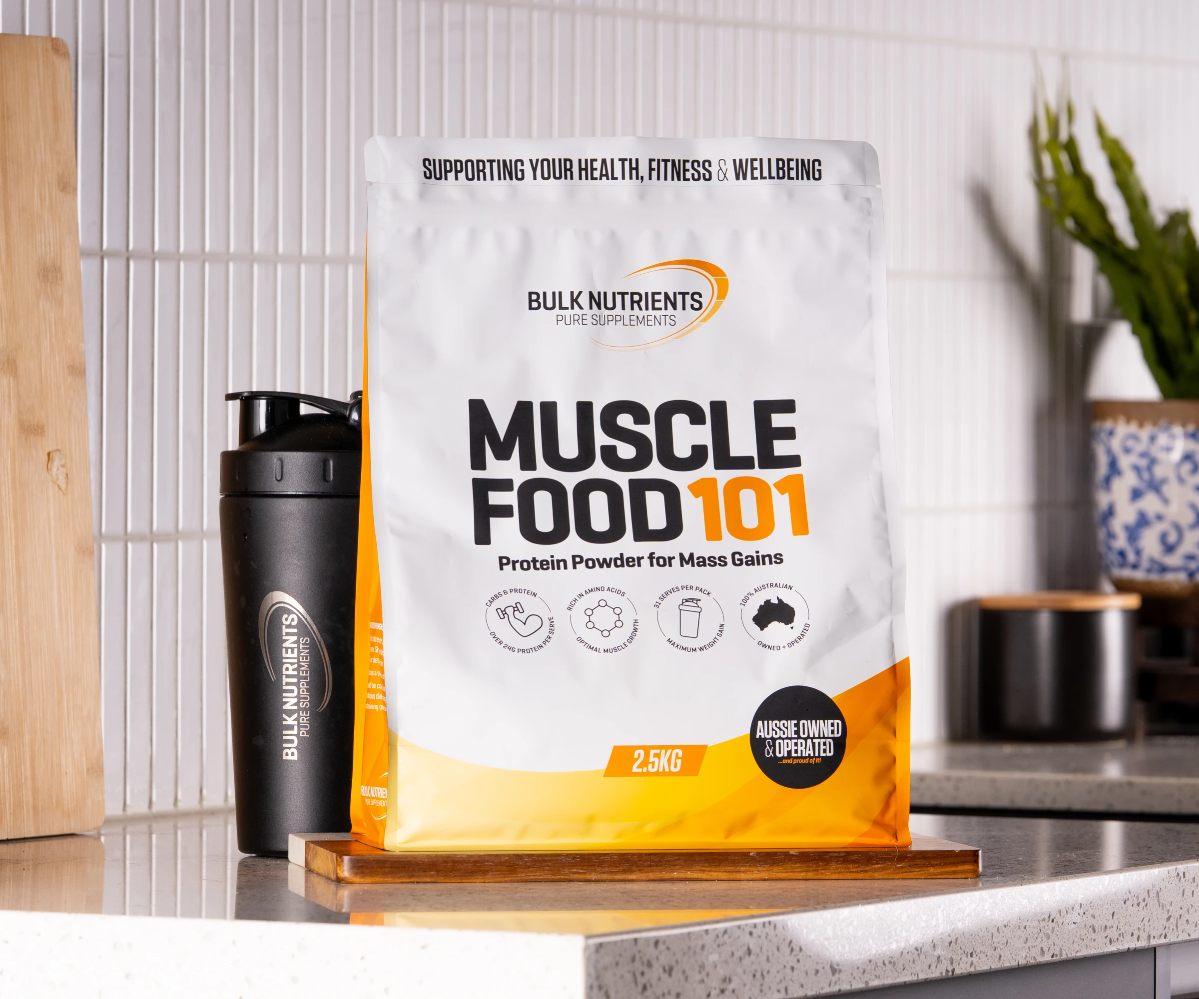 Muscle Food 101 is formulated with a 2:1 ratio of carbohydrate to protein, combining WPC and casein with carbohydrate sources