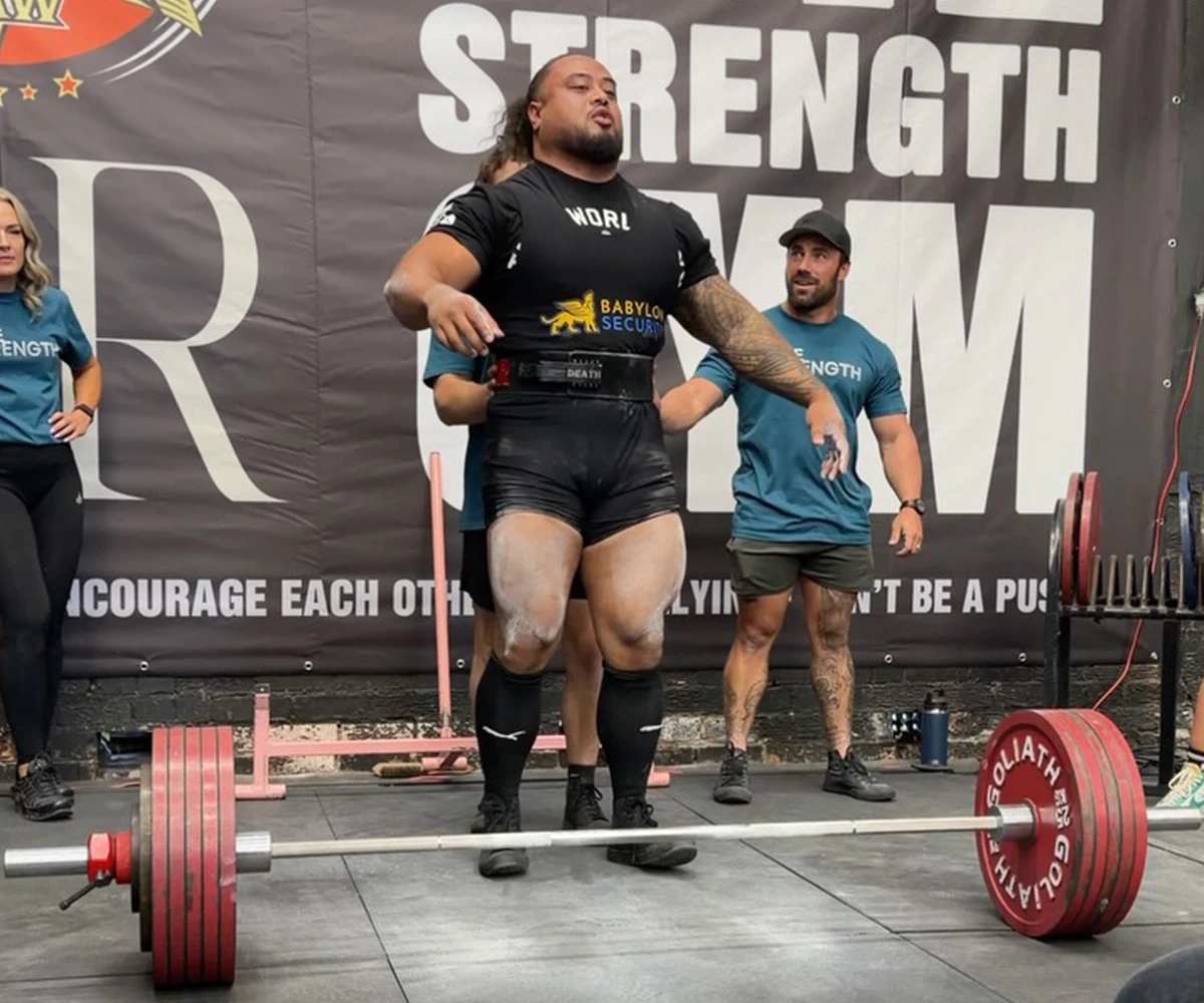 Ambassador - Vasa Samataua prepearing for a lift