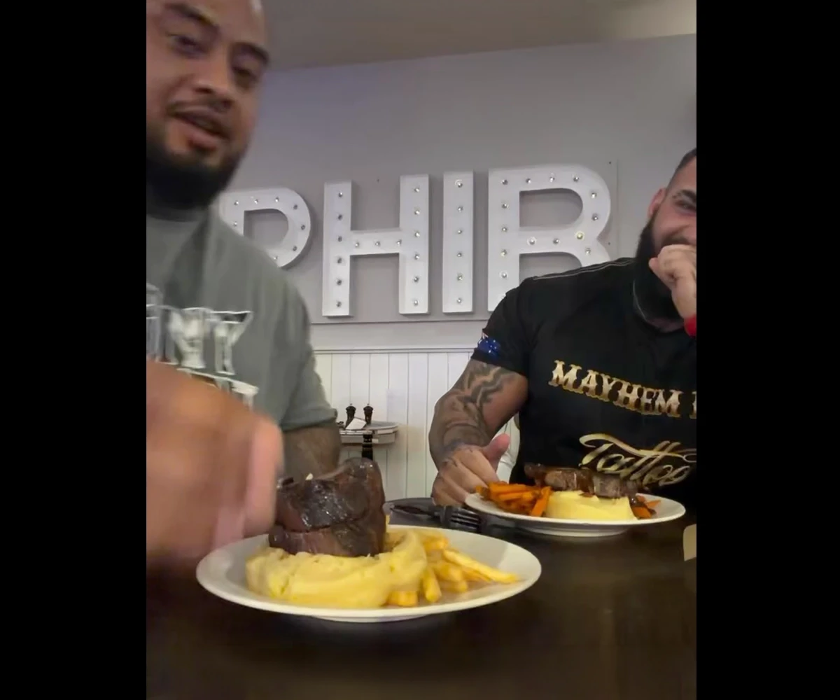 Ambassador - Vasa Samataua with meat and chips