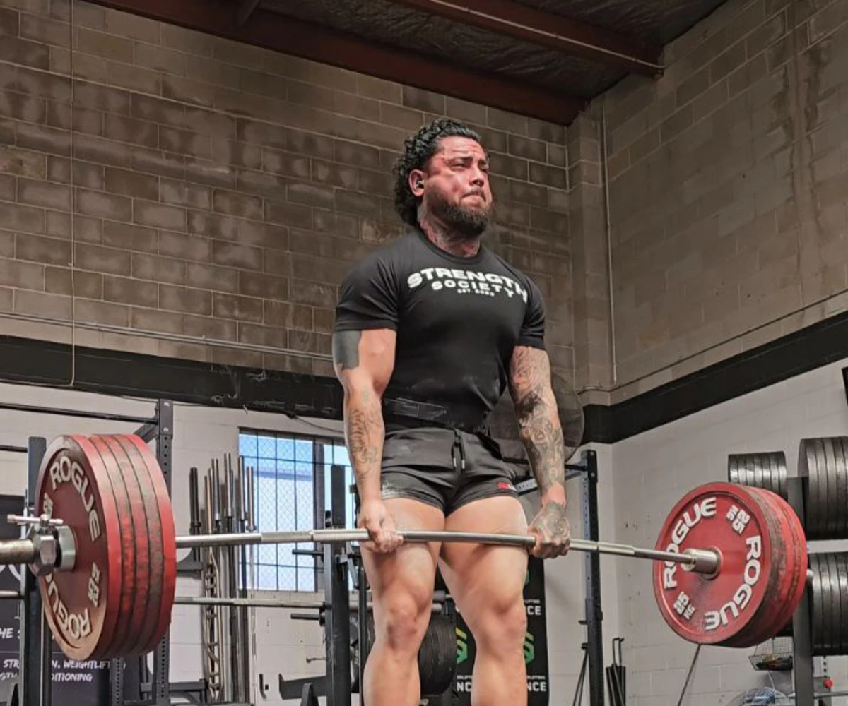 Bulk Nutrients Ambassador Chris Kelly weight lifting