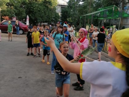 Уже доброй традицией для жителей Московской 21 и соседних домов стало проведение праздника «ДОБРЫЕ СОСЕДИ»!