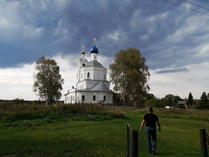 ИСКУССТВО ЖИТЬ НА ДАЧЕ И СЕЛЬСКИЙ ХРАМ