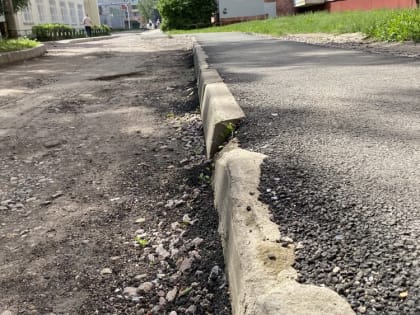 В Ярославле второй год проваливается ремонт проездов к соцобъектам