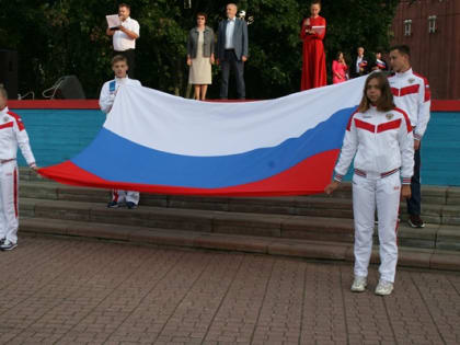 Местные отделения Партии присоединились к празднованию Дня флага России