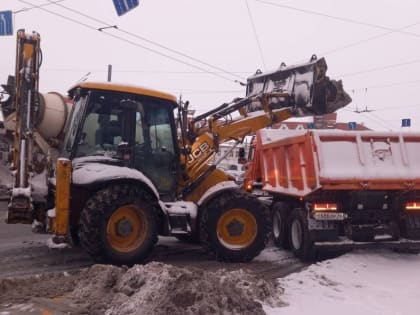 Мэр Ярославля посчитал выпавший за ночь снег в самосвалах