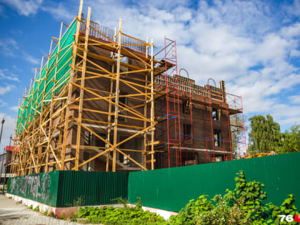 Местные думали — новое жилье: что за пятиэтажное здание возводят в центре Ярославля