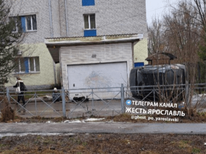 «По переходу шли дети»: в Брагино «Субару» едва не врезался в жилой дом