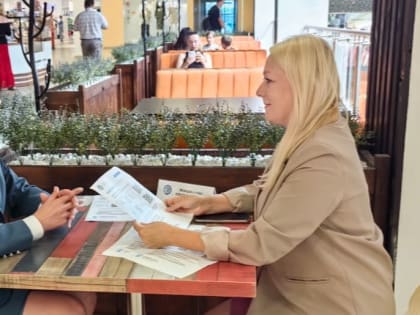 Посетителям мобильных офисов рассказали о способах получения налоговых уведомлений