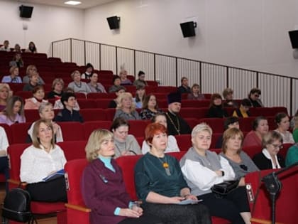 Профессор факультета филологии и коммуникации ЯрГУ, доктор филологических наук Елена Федорова выступила на конференциях в Новгородской области