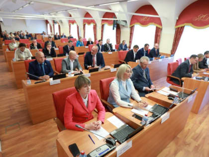 Более 1,2 млрд рублей направит Правительство региона на повышение зарплат бюджетникам в 2023 году