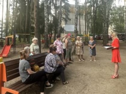 Наталия Бобрякова ведет активную работу в округе