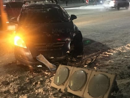 Появилось видео ДТП со снесенным в Ярославле светофором