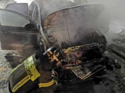Ночью в Ярославле сгорел автомобиль