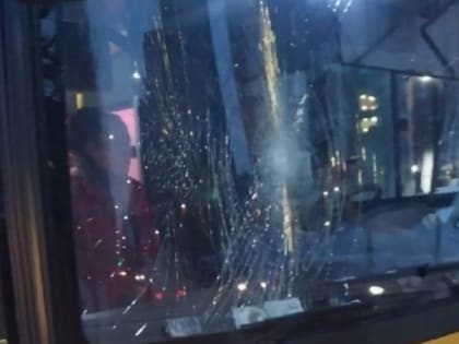 В Ярославле новенький автобус компании «Автомиг» врезался в троллейбус