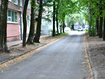 Во Фрунзенском районе Ярославля проверили ход ремонта двора