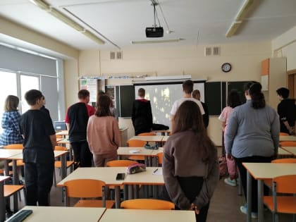 Центральная детская библиотека им. Н.Н. Носова провела для учеников лицея №1 час мужества «Не ради славы и наград вы защищали Сталинград»