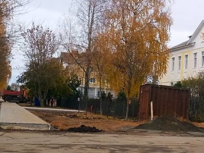 Ремонтируют тротуар на пр. Серова в Рыбинске