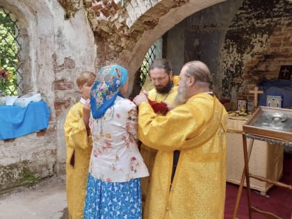 В КРЕСТОВОЗДВИЖЕНСКОМ ХРАМЕ С. СИДОРКОВО (СЕЛИФОНТОВО) БЫЛА СОВЕРШЕНА БОЖЕСТВЕННАЯ ЛИТУРГИЯ