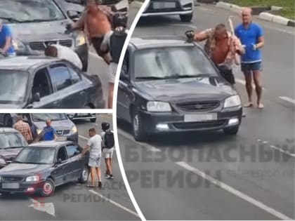 Появилось видео драки водителей на Московском проспекте в Ярославле