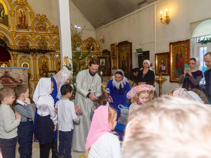 РОЖДЕСТВЕНСКИЙ ПРАЗДНИК В ПРИХОДЕ ХРАМА ЯРОСЛАВСКОЙ ИКОНЫ БОЖИЕЙ МАТЕРИ