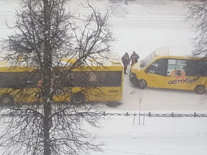 В Ярославле пассажирка автобуса отсудила компенсацию за травму ноги
