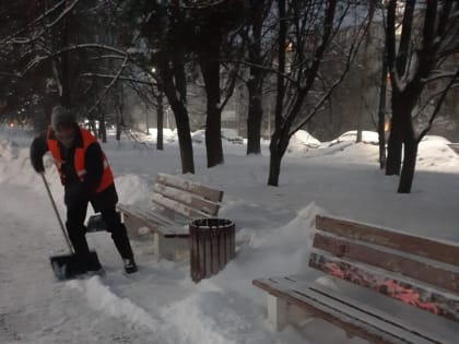 В Ярославле ведется уборка улиц от снега и наледи