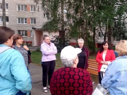 Алеся Колобкова встретилась с жителями домов на улице Нефтяников