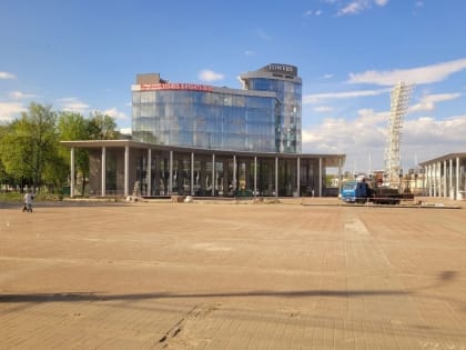 На площади Труда в Ярославле смонтируют прожекторы и уложат плитку