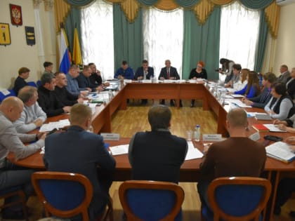 Депутаты утвердили изменения в бюджете, обсудили начало нового отопительного сезона