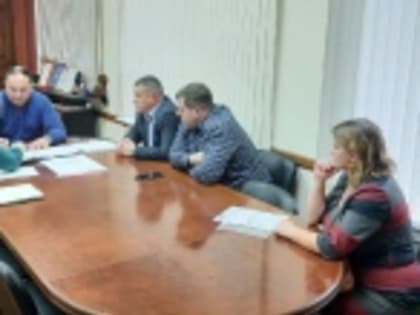 Андрей Сергеичев провел совещание с Главой городского поселения Александром Тощигиным, начальником УГХ и представителем интернет – провайдера.