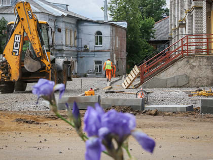 В Казанском микрорайоне ремонтируют двор