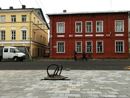 В Рыбинске на Крестовой мостят тротуар