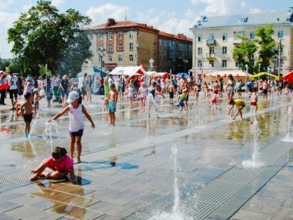 Фонтан на пл. Дерунова отремонтировали